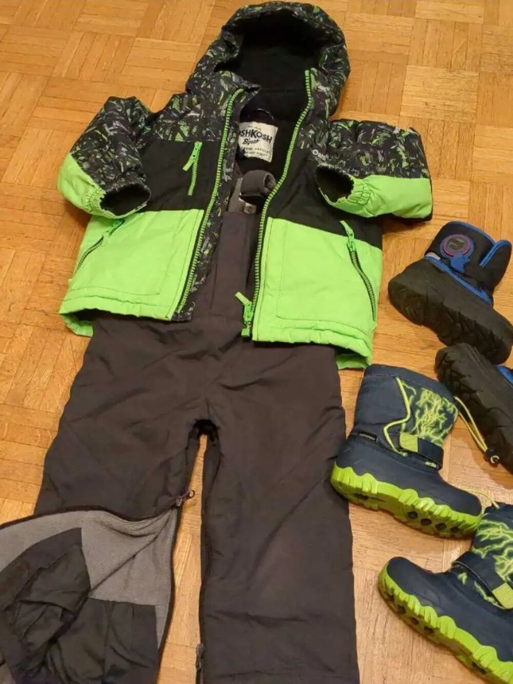 Toddler Boy's OshKosh Winter 2-Piece Snowsuit Set/Winter Boots - Size 3T